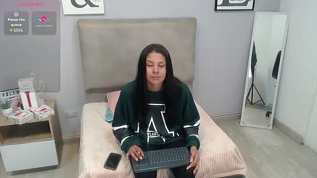 valevicious online show from November 21, 2025, 7:45 pm