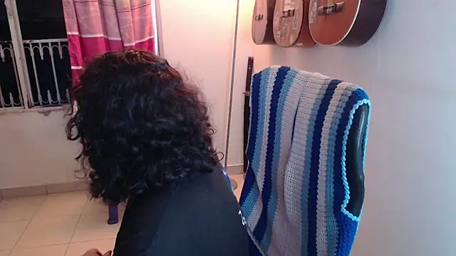 Snapshot of Smoke_trip_Alicia chatting on October 12, 2025, 2:43 am Smoke trip Alicia online show from October 12, 2025, 2:43 am