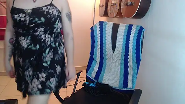 Snapshot of Smoke_trip_Alicia chatting on November 13, 2025, 3:05 am Smoke trip Alicia online show from November 13, 2025, 3:05 am