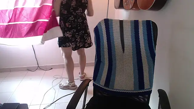 Snapshot of Smoke_trip_Alicia chatting on December 1, 2025, 11:15 am Smoke trip Alicia online show from December 1, 2025, 11:15 am