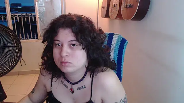 Snapshot of Smoke_trip_Alicia chatting on January 12, 2026, 11:04 am Smoke trip Alicia online show from January 12, 2026, 11:04 am