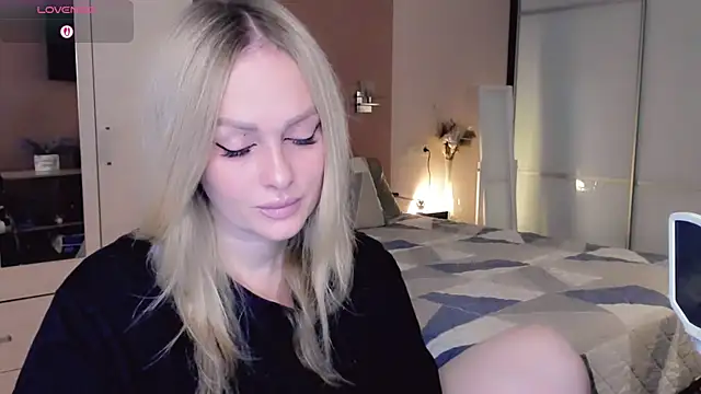 Libby Nora online show from November 2, 2025, 9:44 am