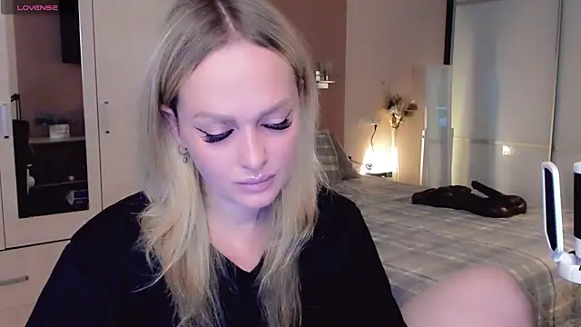 Libby Nora online show from November 21, 2025, 9:19 am