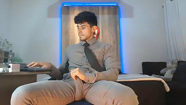 Andrew 4  online show from October 20, 2025, 6:14 am