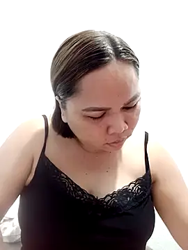 XXLorie 02 online show from September 16, 2025, 12:17 pm