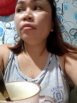 Snapshot of XXLorie_02 chatting on March 1, 2026, 10:50 am XXLorie 02 online show from March 1, 2026, 10:50 am