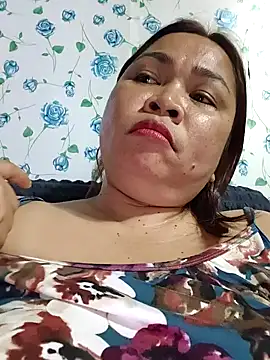 Snapshot of XXLorie_02 chatting on March 8, 2026, 2:32 pm XXLorie 02 online show from March 8, 2026, 2:32 pm