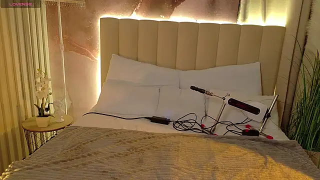 Eille Elfie online show from November 11, 2025, 5:40 am