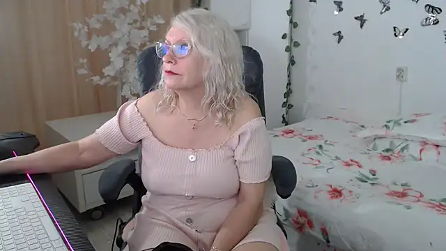 Ghertrude52 online show from May 15, 2026, 4:19 am