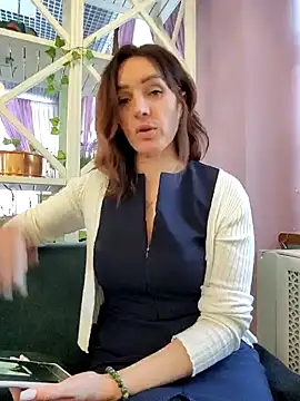 Snapshot of EvaXOAir chatting on December 11, 2024, 8:15 am EvaXOAir online show from December 11, 2024, 8:15 am