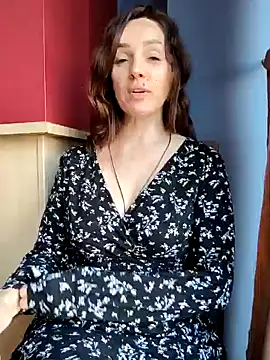 Snapshot of EvaXOAir chatting on December 17, 2024, 7:40 am EvaXOAir online show from December 17, 2024, 7:40 am