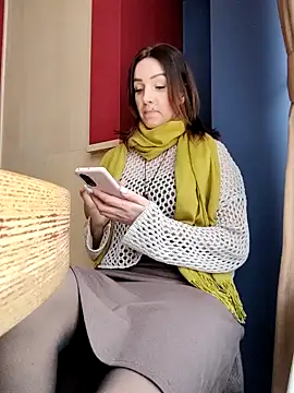 Snapshot of EvaXOAir chatting on January 7, 2025, 4:08 am EvaXOAir online show from January 7, 2025, 4:08 am