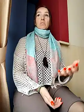 Snapshot of EvaXOAir chatting on February 2, 2025, 6:37 am EvaXOAir online show from February 2, 2025, 6:37 am