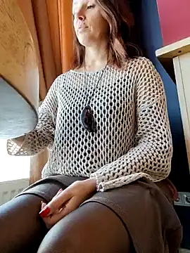 Snapshot of EvaXOAir chatting on February 6, 2025, 7:13 am EvaXOAir online show from February 6, 2025, 7:13 am