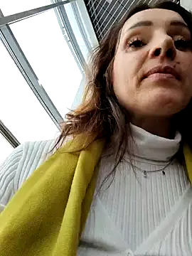 Snapshot of EvaXOAir chatting on February 10, 2025, 5:58 am EvaXOAir online show from February 10, 2025, 5:58 am