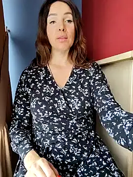 Snapshot of EvaXOAir chatting on February 15, 2025, 5:30 am EvaXOAir online show from February 15, 2025, 5:30 am