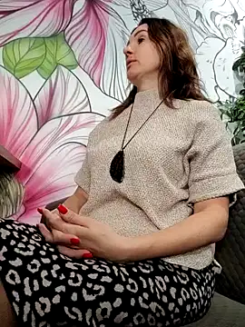 Snapshot of EvaXOAir chatting on February 19, 2025, 3:17 am EvaXOAir online show from February 19, 2025, 3:17 am