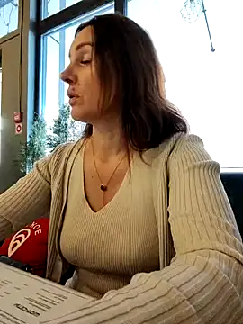 Snapshot of EvaXOAir chatting on February 26, 2025, 4:58 am EvaXOAir online show from February 26, 2025, 4:58 am