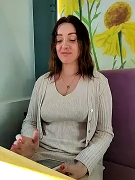 Snapshot of EvaXOAir chatting on February 26, 2025, 8:26 am EvaXOAir online show from February 26, 2025, 8:26 am