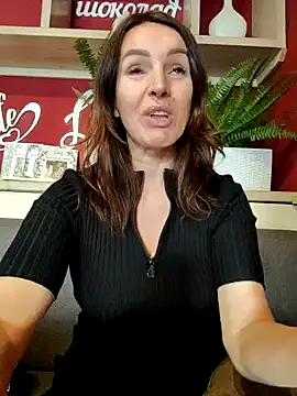 Snapshot of EvaXOAir chatting on March 14, 2025, 5:05 am EvaXOAir online show from March 14, 2025, 5:05 am