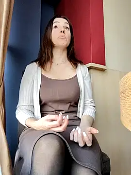 Snapshot of EvaXOAir chatting on March 21, 2025, 5:11 am EvaXOAir online show from March 21, 2025, 5:11 am