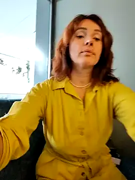 Snapshot of EvaXOAir chatting on September 18, 2025, 8:49 am EvaXOAir online show from September 18, 2025, 8:49 am