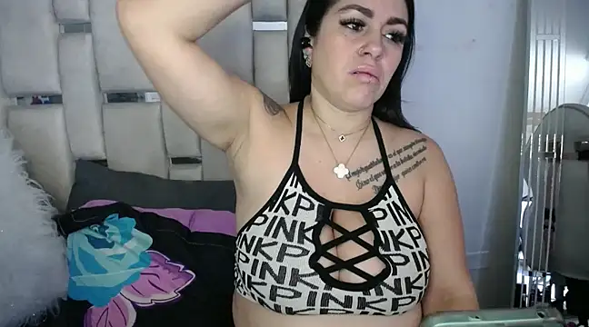 Snapshot of chelaqueen_ chatting on January 30, 2025, 9:36 pm chelaqueen online show from January 30, 2025, 9:36 pm