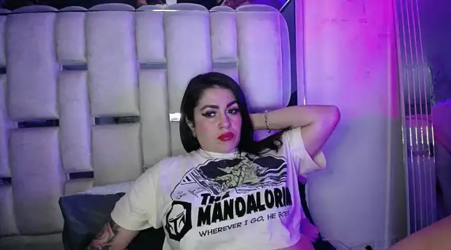 Snapshot of chelaqueen_ chatting on February 6, 2025, 12:00 am chelaqueen online show from February 6, 2025, 12:00 am