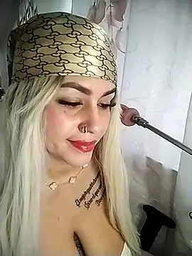 chelaqueen  online show from February 27, 2026, 8:42 pm