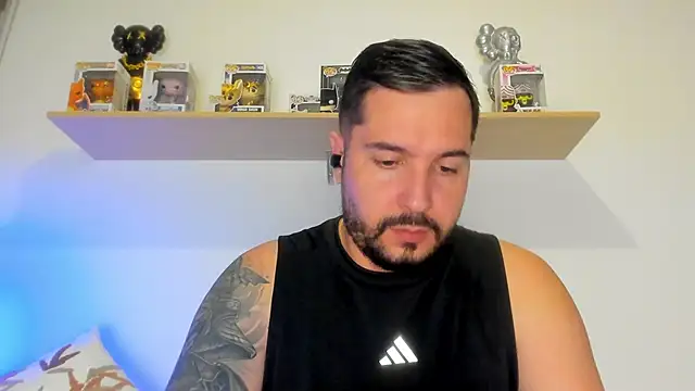 camilo restrepo21 online show from May 26, 2026, 11:34 pm
