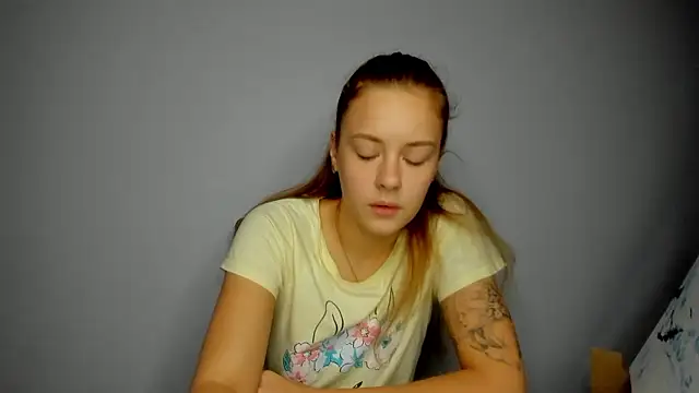 Snapshot of why_again_me chatting on December 1, 2024, 5:02 pm why again me online show from December 1, 2024, 5:02 pm