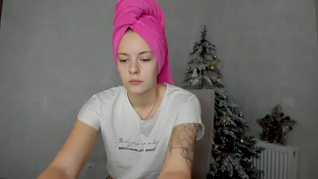 Snapshot of why_again_me chatting on January 10, 2025, 7:43 pm why again me online show from January 10, 2025, 7:43 pm