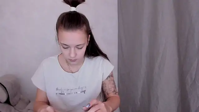 Snapshot of why_again_me chatting on January 29, 2025, 5:35 pm why again me online show from January 29, 2025, 5:35 pm