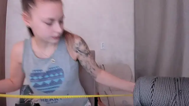 Snapshot of why_again_me chatting on February 6, 2025, 4:25 pm why again me online show from February 6, 2025, 4:25 pm