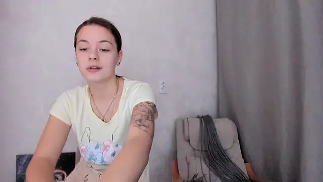 Snapshot of why_again_me chatting on February 8, 2025, 6:01 pm why again me online show from February 8, 2025, 6:01 pm