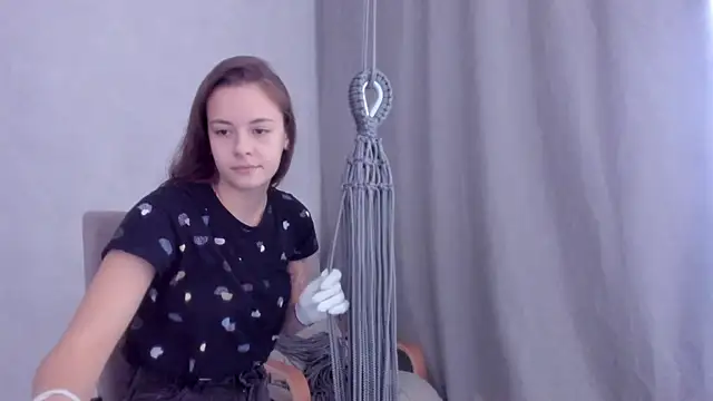 Snapshot of why_again_me chatting on February 14, 2025, 10:59 am why again me online show from February 14, 2025, 10:59 am