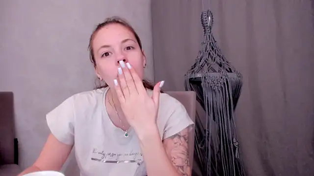 Snapshot of why_again_me chatting on February 24, 2025, 5:09 pm why again me online show from February 24, 2025, 5:09 pm