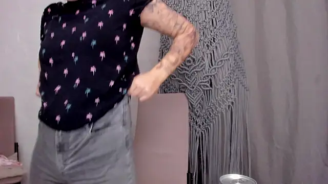 Snapshot of why_again_me chatting on March 16, 2025, 6:55 pm why again me online show from March 16, 2025, 6:55 pm