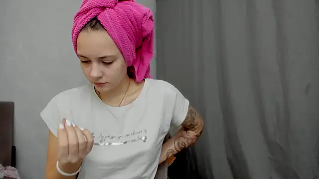 Snapshot of why_again_me chatting on March 17, 2025, 5:05 pm why again me online show from March 17, 2025, 5:05 pm