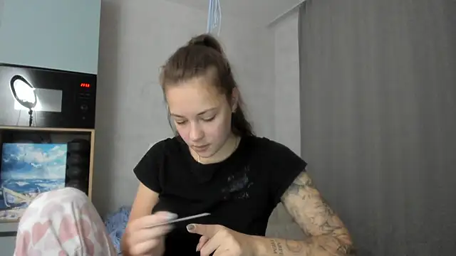 Snapshot of why_again_me chatting on October 31, 2025, 8:54 pm why again me online show from October 31, 2025, 8:54 pm