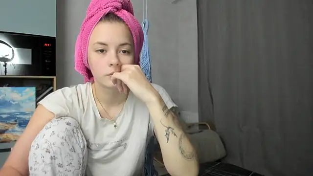 why again me online show from December 5, 2025, 7:21 pm