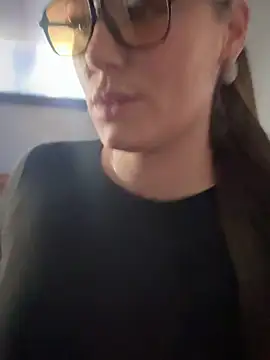 lovely beast online show from December 5, 2025, 6:15 pm