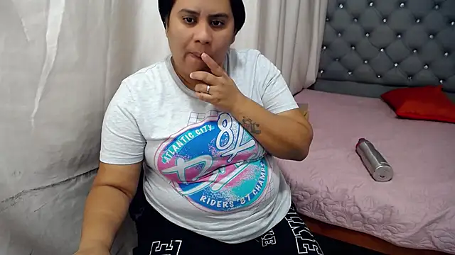 hotlesby4uxxx online show from January 10, 2025, 11:08 pm