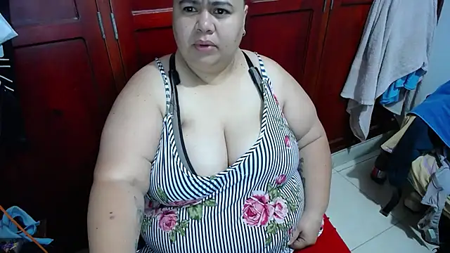 Snapshot of hotlesby4uxxx chatting on June 26, 2026, 2:32 pm hotlesby4uxxx online show from June 26, 2026, 2:32 pm