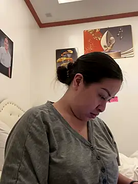 Tightwetholesxx online show from November 27, 2025, 1:24 pm