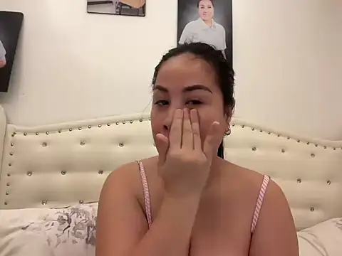 Tightwetholesxx online show from March 11, 2026, 1:11 am