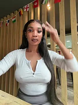 Snapshot of __Nessa__ chatting on July 5, 2026, 11:28 am Nessa online show from July 5, 2026, 11:28 am