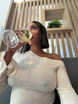 Snapshot of __Nessa__ chatting on July 25, 2026, 11:41 am Nessa online show from July 25, 2026, 11:41 am