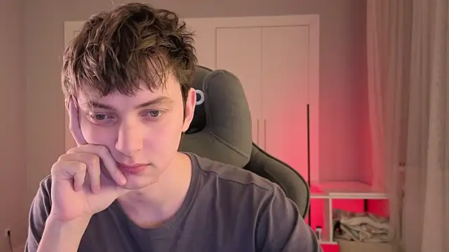 Snapshot of pjatteryd chatting on April 15, 2026, 6:04 pm pjatteryd online show from April 15, 2026, 6:04 pm