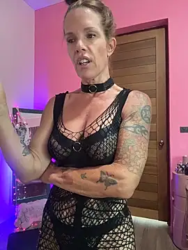 Snapshot of mommyselenafit_ chatting on May 30, 2026, 6:32 am mommyselenafit online show from May 30, 2026, 6:32 am